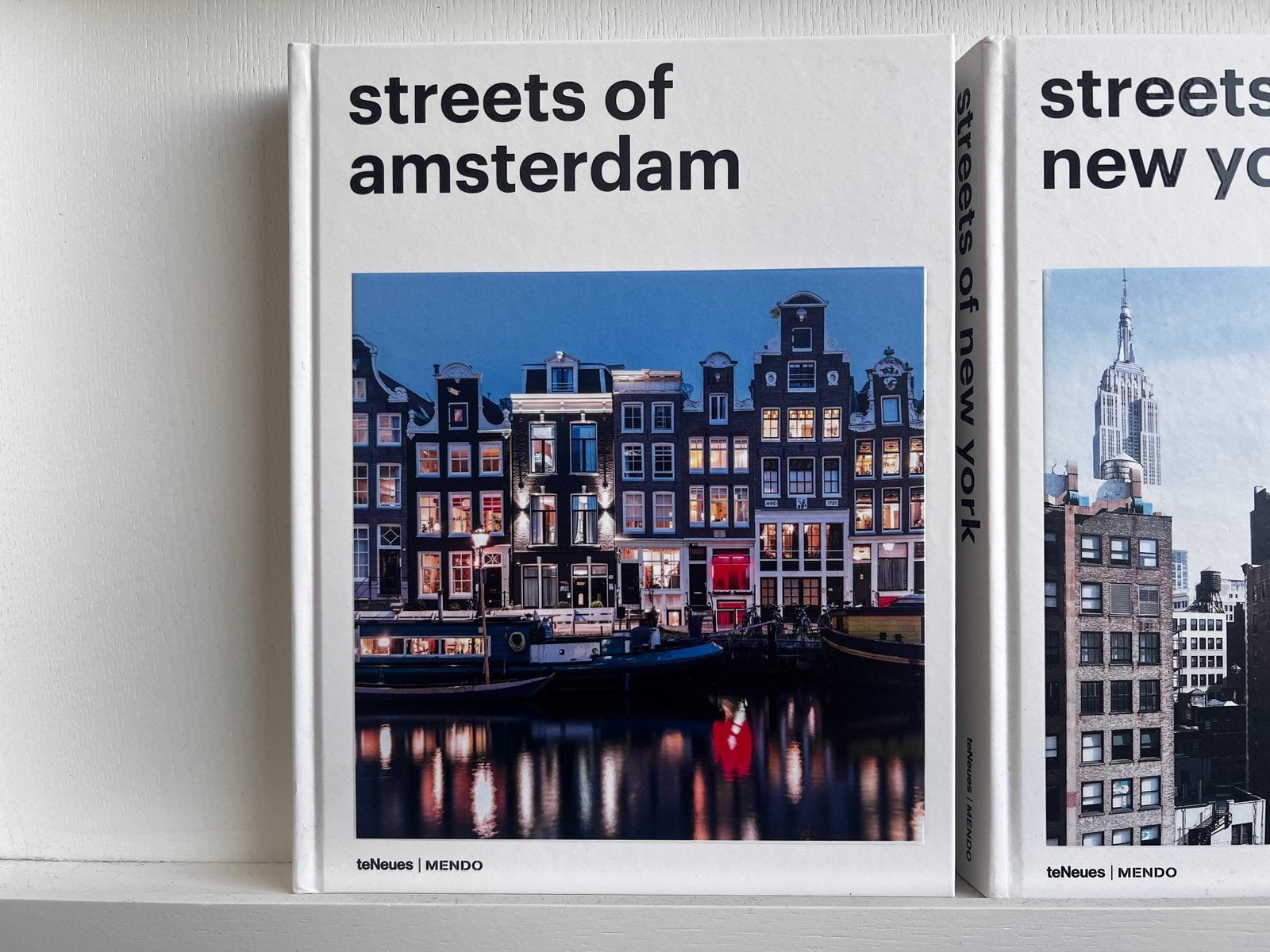Streets of Amsterdam - MENDO coffee table book, Ophalen of Verzenden, Zo goed als nieuw, Overige onderwerpen
