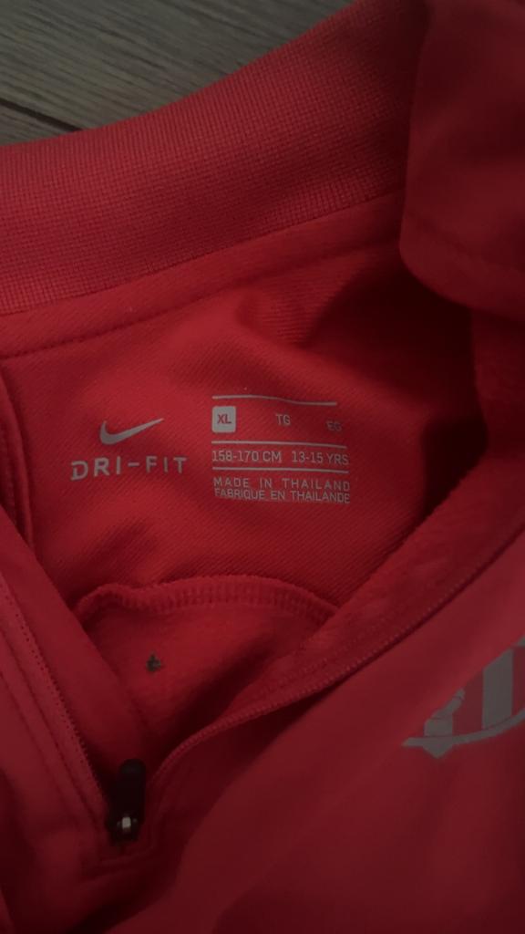 Nike Barcelona trainingspak 158-170cm, Ophalen, Gebruikt, Jongen, Setje