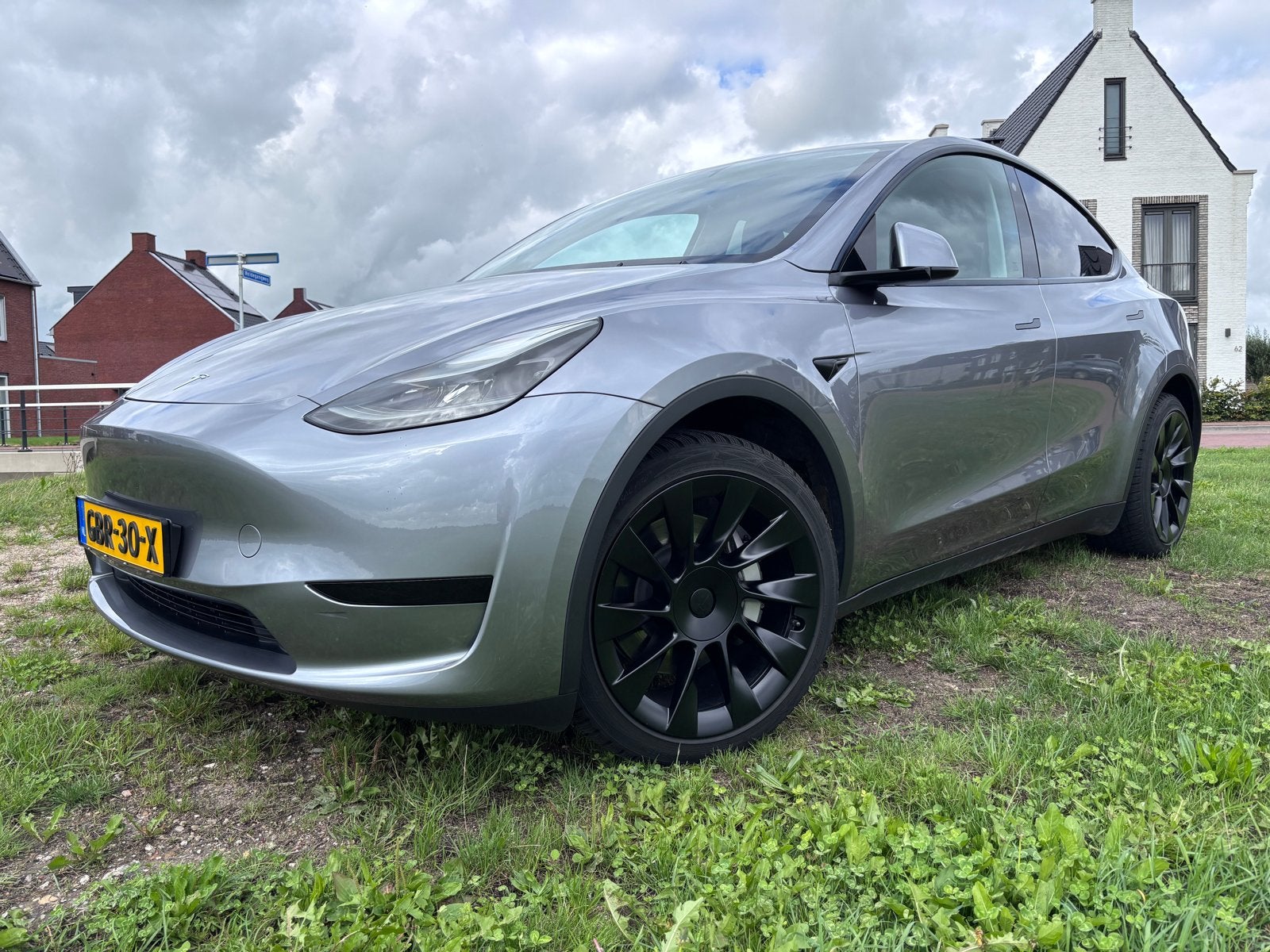 Tesla Model Y juni 2024 Long R. RWD 75 kWh Grijs