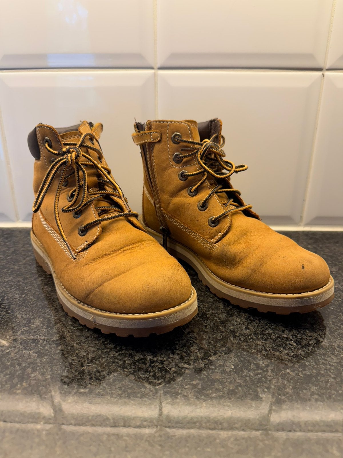 Timberlands kinderschoen maat 35, Kinderen en Baby's, Gebruikt, Jongen of Meisje, Ophalen of Verzenden, Laarzen