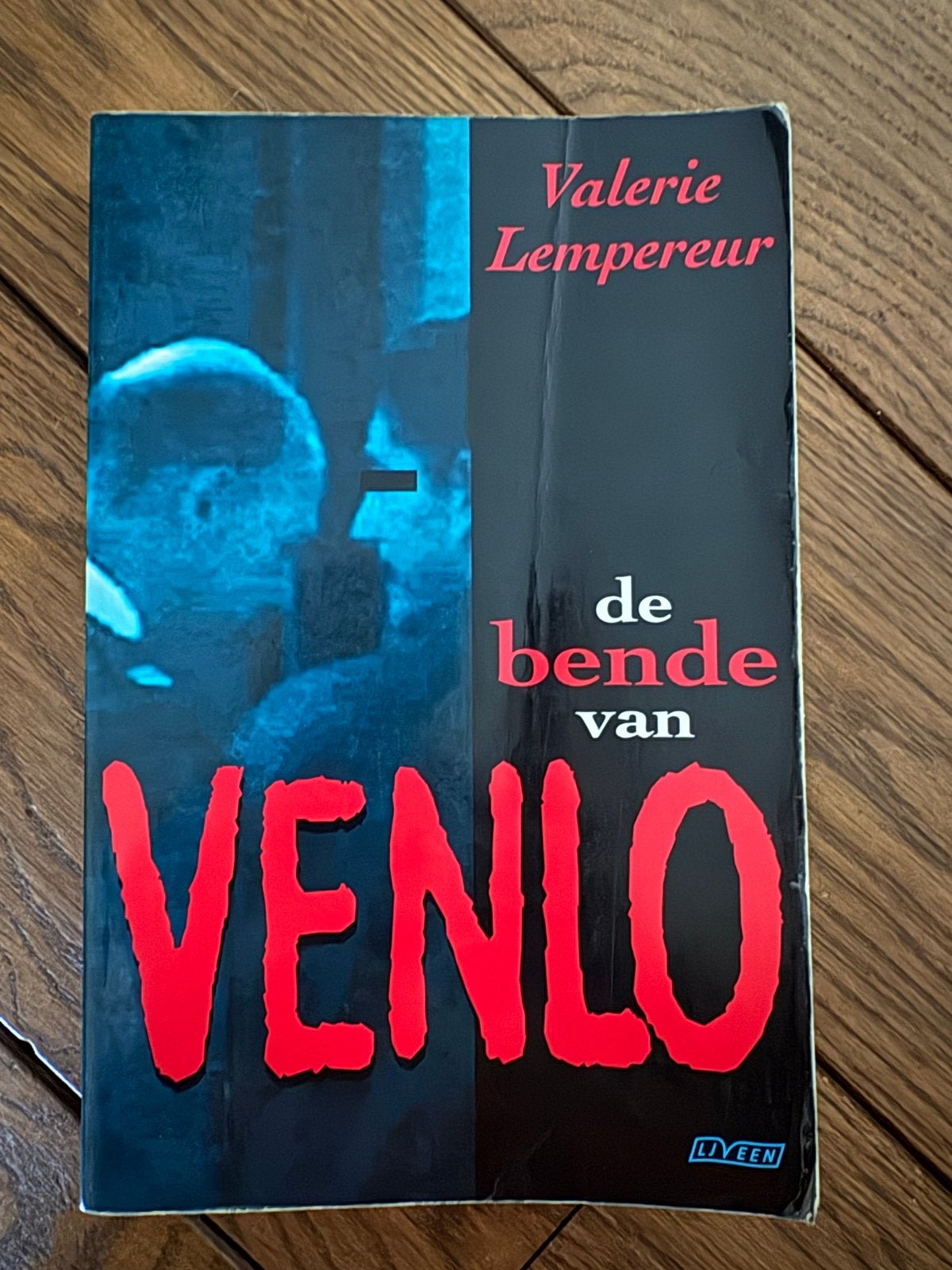 De bende van Venlo - Valerie Lempereur (Boek), Boeken, Verzenden, Gelezen