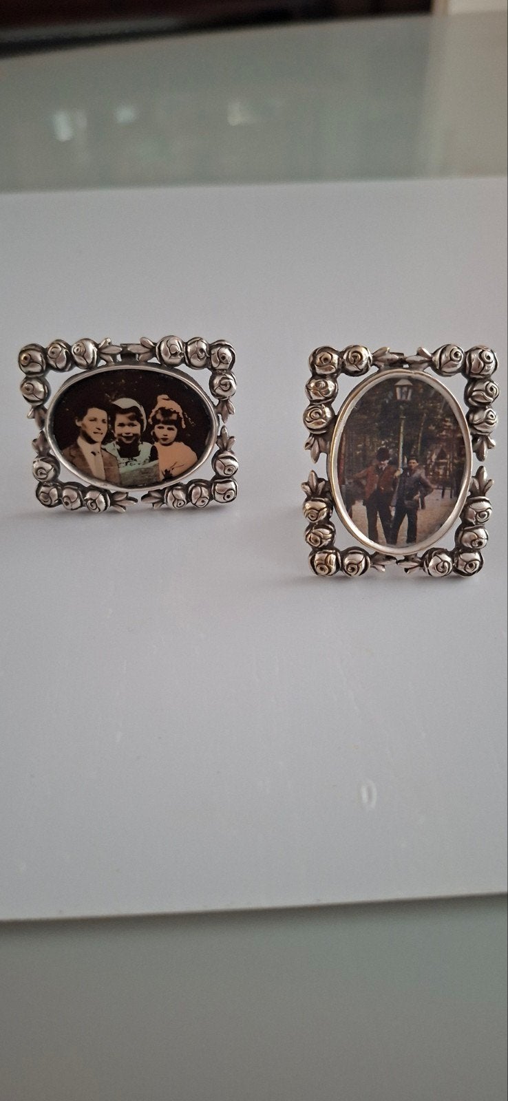 Antieke fotolijstjes met roosjes op stander, Minder dan 50 cm, Gebruikt, Overige typen, Ophalen of Verzenden