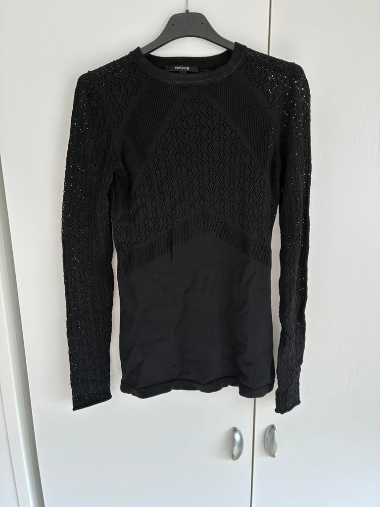 Mooie zwarte kanten top van Nikkie, , S/M,zgan (110€), Ophalen of Verzenden, Zo goed als nieuw, Maat 38/40 (M), Zwart