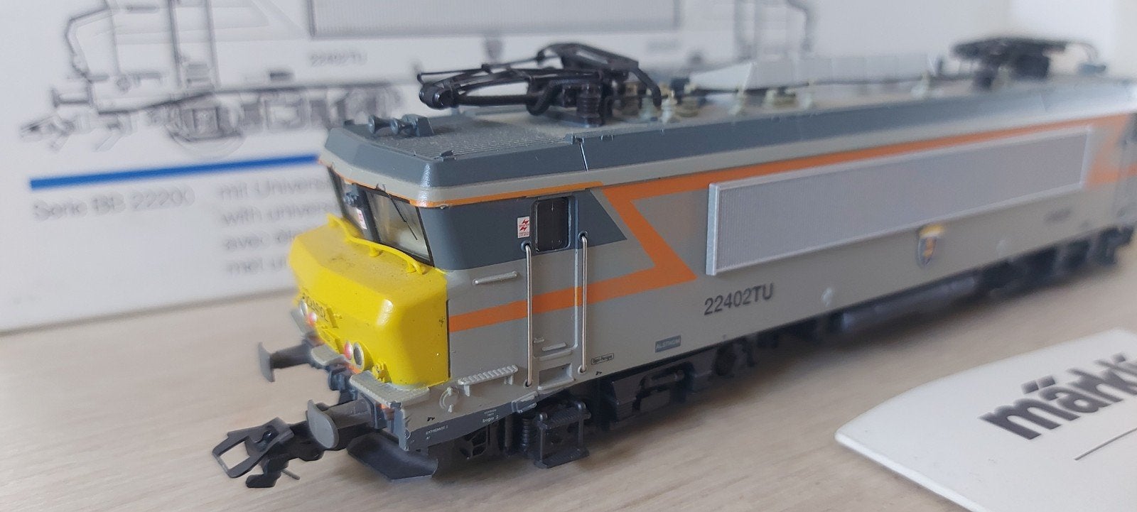 Märklin SNCF BB 22402 tunnel e-loc dig  artnr 83320 in ovp, Hobby en Vrije tijd, Modeltreinen | H0, Wisselstroom, Locomotief, Ophalen of Verzenden