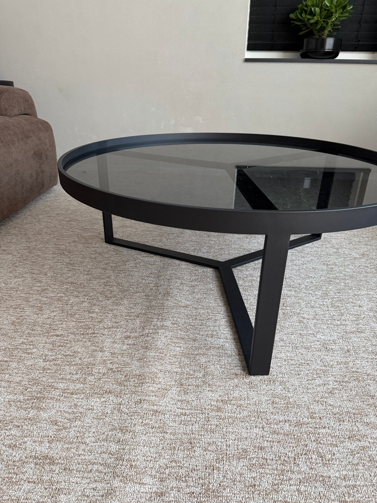 Stijlvolle ronde salontafel  met glazen blad, Huis en Inrichting, Tafels | Salontafels, Ophalen, Gebruikt, Rond, 50 tot 100 cm