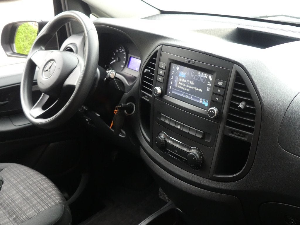 Mercedes-Benz EVITO TOURER PRO L2 35KWH 8 Persoons MARGE AUT, Auto's, Mercedes-Benz, Gebruikt, 8 stoelen, 116 pk, Zwart