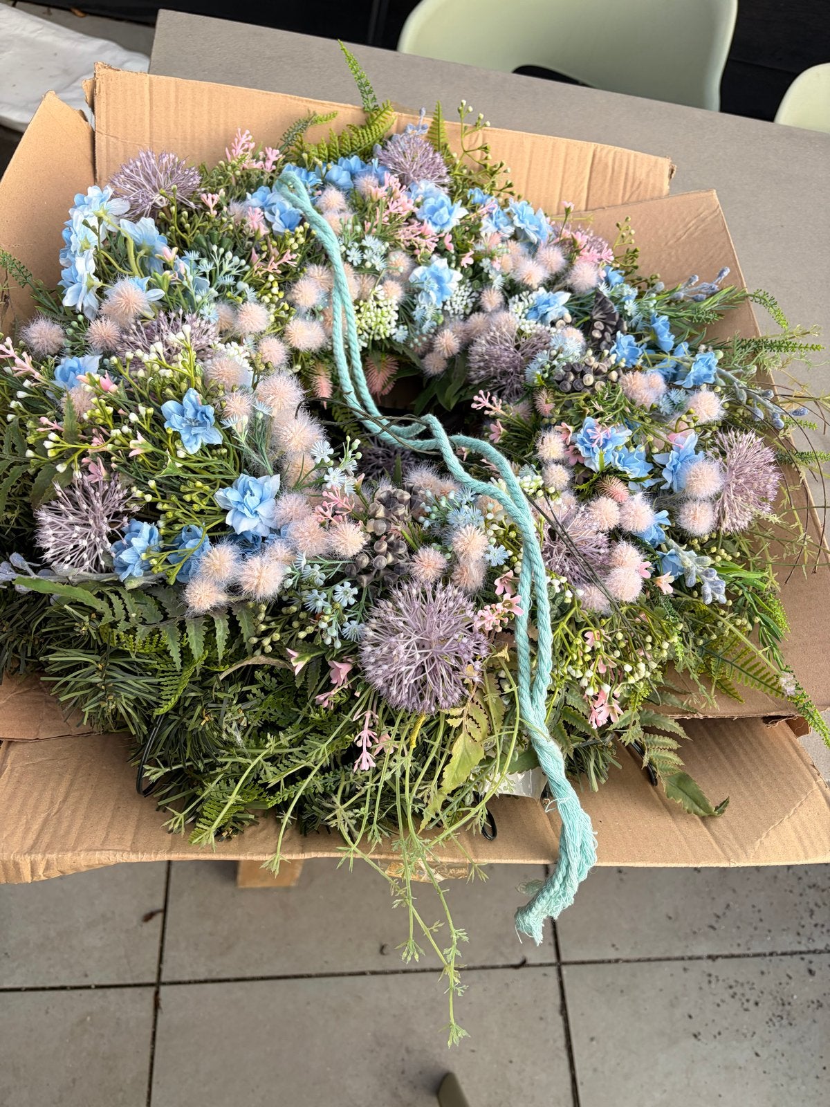 Prachtige Kunstbloemen Krans - Blauw, Roze, Groen, Meerkleurig, Kunststof, Ophalen of Verzenden, Zo goed als nieuw