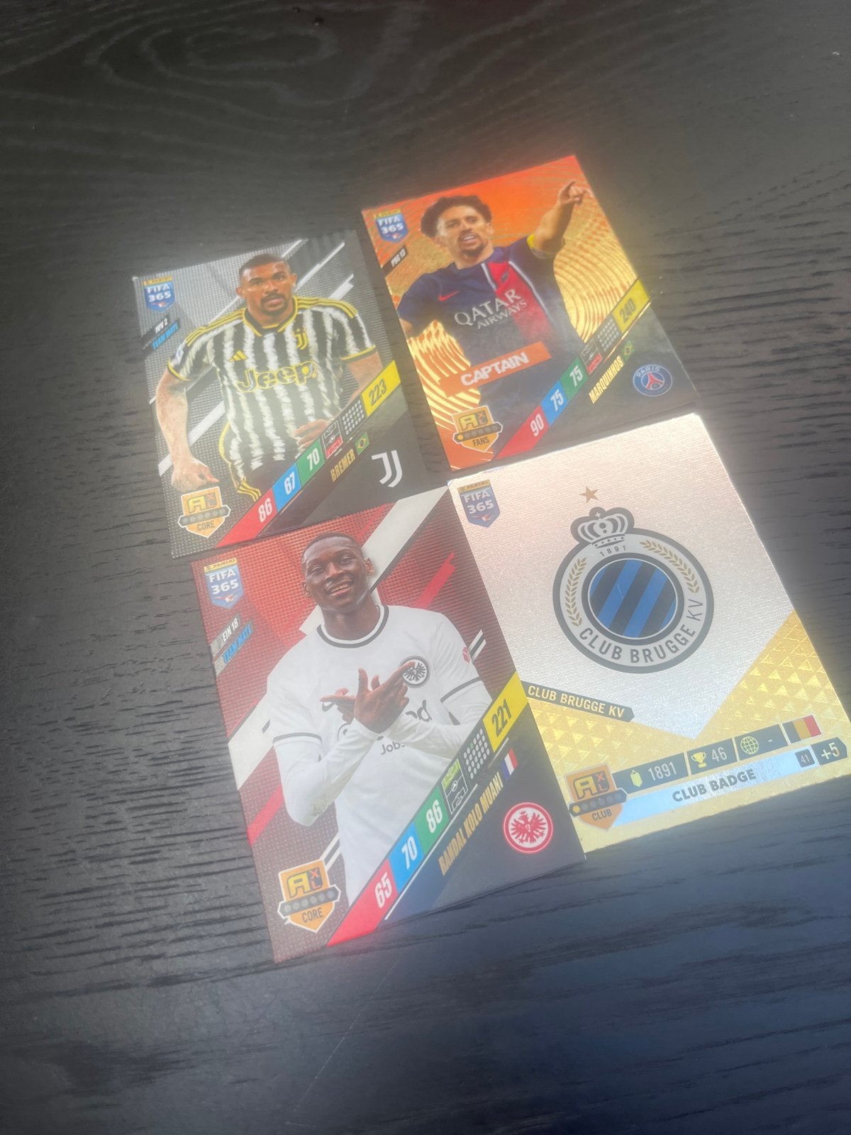 FIFA 365 Adrenalyn XL 2024 Voetbalplaatjes en codes, Hobby en Vrije tijd, Ophalen of Verzenden, Zo goed als nieuw, Meerdere plaatjes