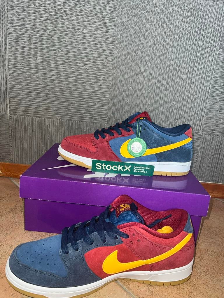 Nike SB Dunk Low 'Barcelona' - Maat 43 ongedragen, Kleding | Heren, Schoenen, Ophalen of Verzenden, Nieuw, Blauw, Sneakers of Gympen
