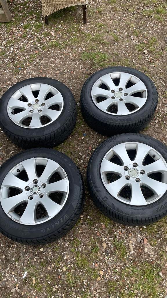 Originele Škoda R16 titanium velgen met all-season banden, Auto-onderdelen, Banden en Velgen, Gebruikt, 16 inch, Banden en Velgen