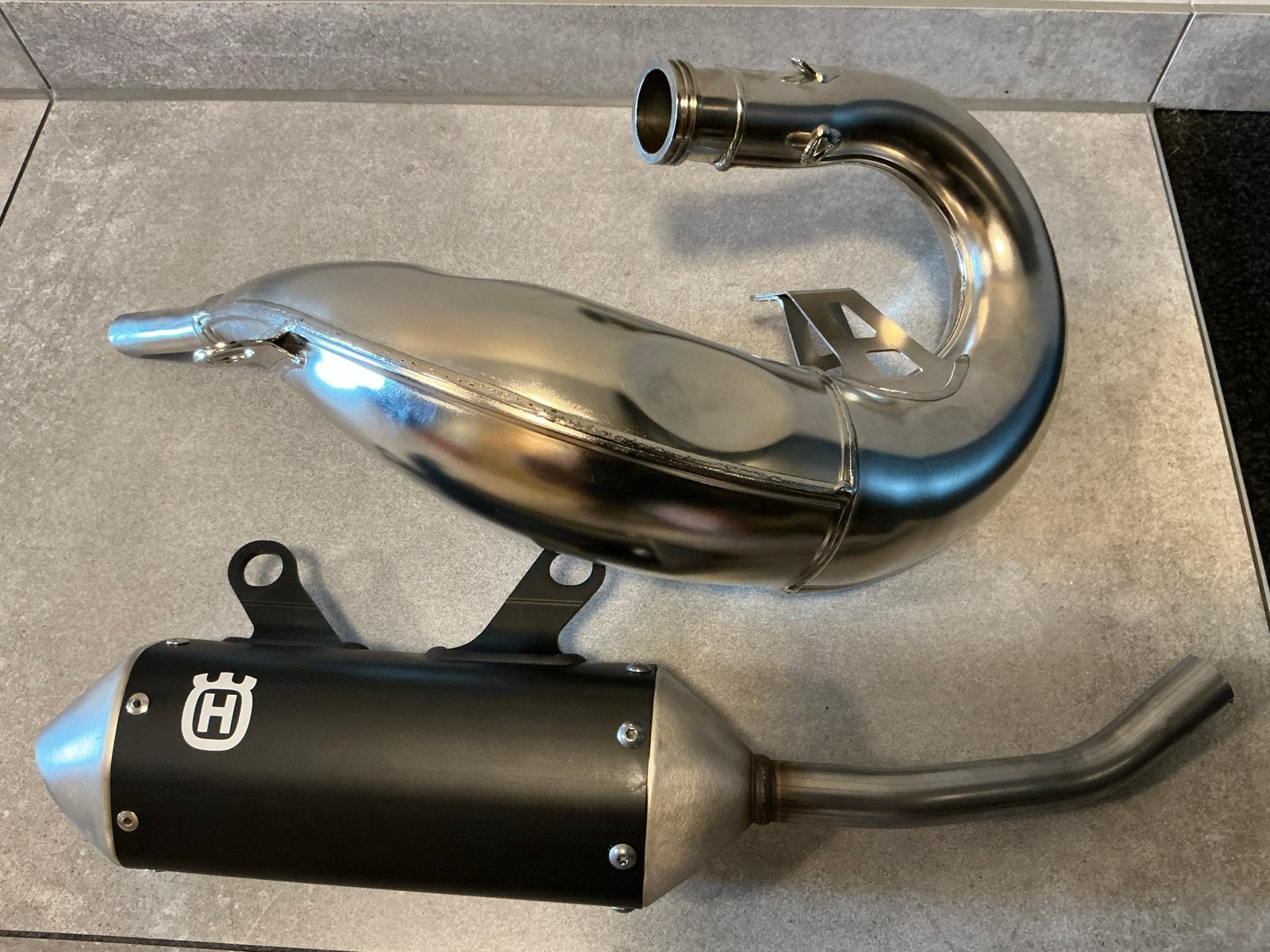 Husqvarna uitlaatbocht en demper 125 2026 nieuw Honda MB 125, Motoren, Ophalen of Verzenden, Nieuw