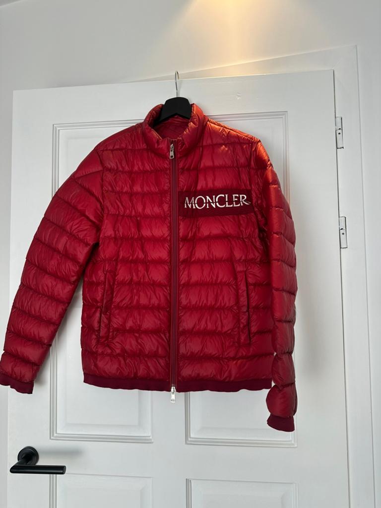 Orgineel rode moncler jas, Ophalen of Verzenden, Zo goed als nieuw, Rood