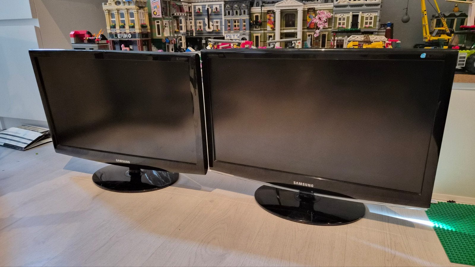 2 Samsung pc monitor/ tv 2333 T, Computers en Software, Ophalen, Onbekend, 60 Hz of minder, LED