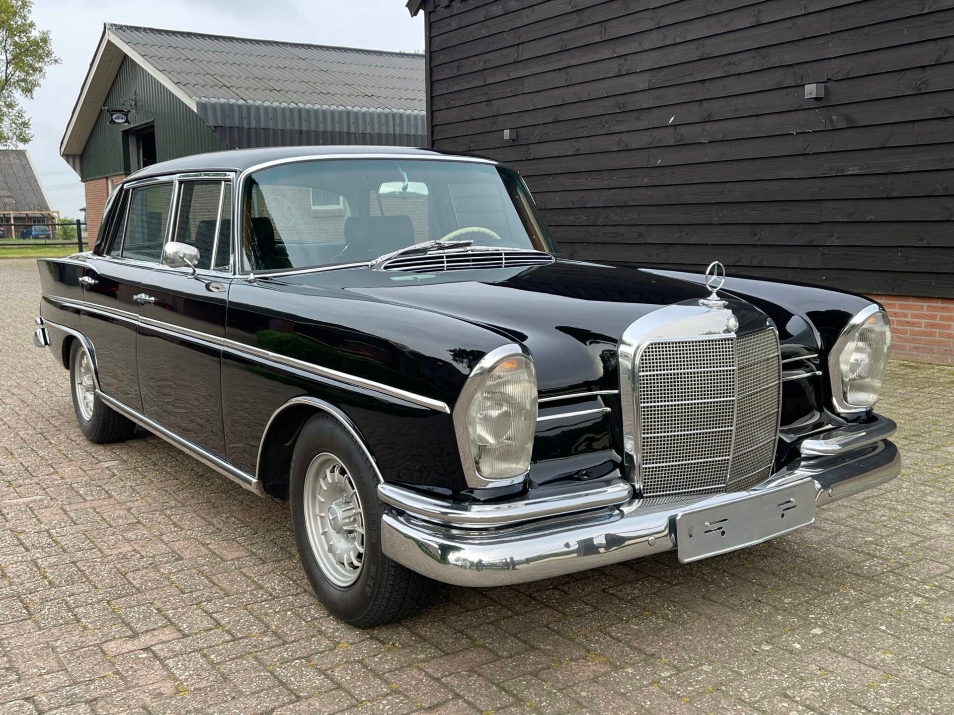 Mercedes-Benz 300 SEL W112 "Köningsflosse" gerestaureerd, foto 4