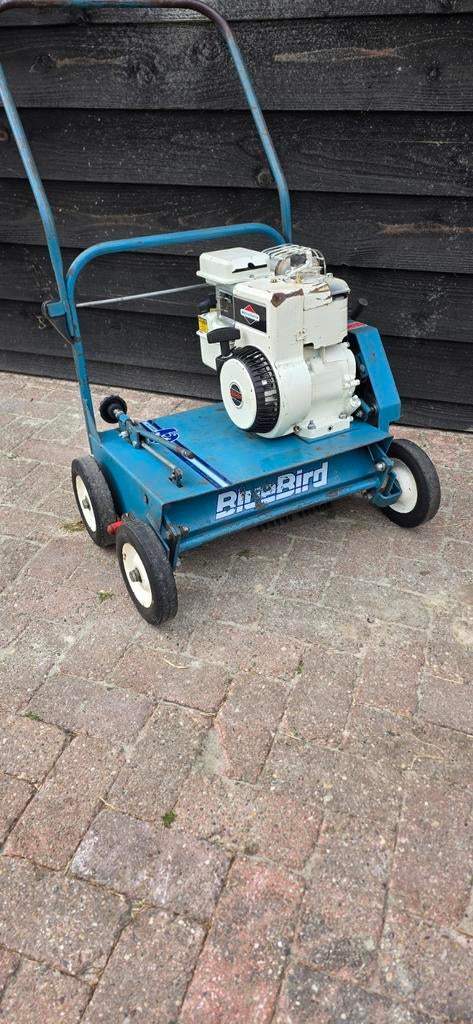 VERHUUR Bluebird verticuteerder/ ontmosser TE HUUR, Ophalen, Elektrisch