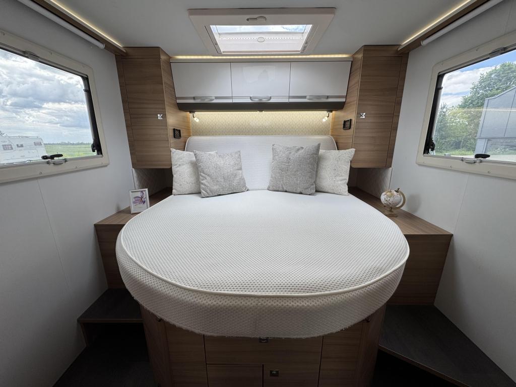 Adria Matrix Plus 670 DC Queensbed Hefbed Omvormer 2021, Caravans en Kamperen, Campers, Afzuigkap, Bedrijf, Stra?ka cesta 50, 8000 Novo mesto, Slovenië