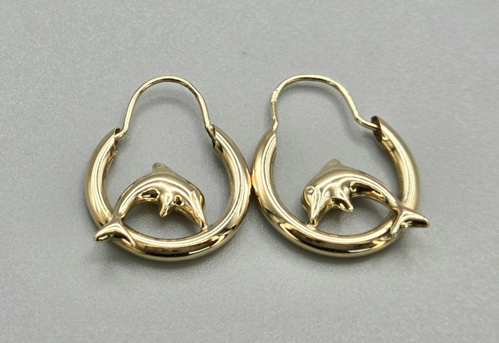 Vintage gouden oorbellen met dolfijnen. 2026/495