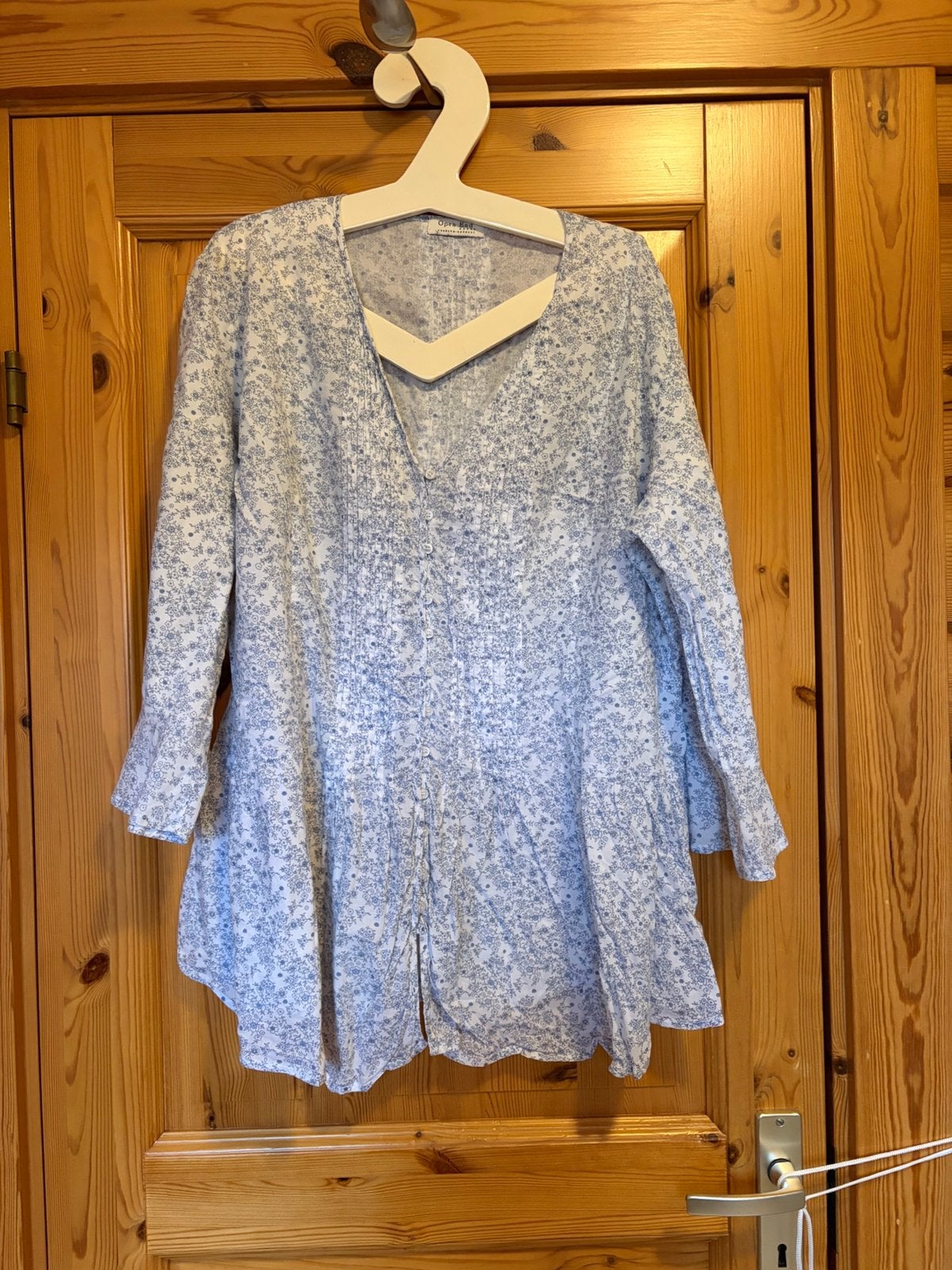 Blouse lichtblauw lange mouw open end oto 65 lengte 75, Ophalen of Verzenden, Zo goed als nieuw, Blauw, Blouse of Tuniek
