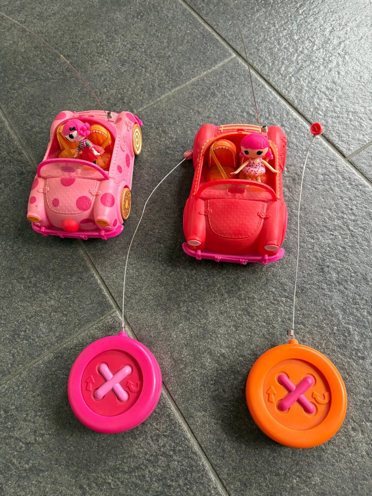 Afstandsbestuurbare auto’s met poppetjes, Ophalen of Verzenden, Zo goed als nieuw, Overige schalen, Auto onroad