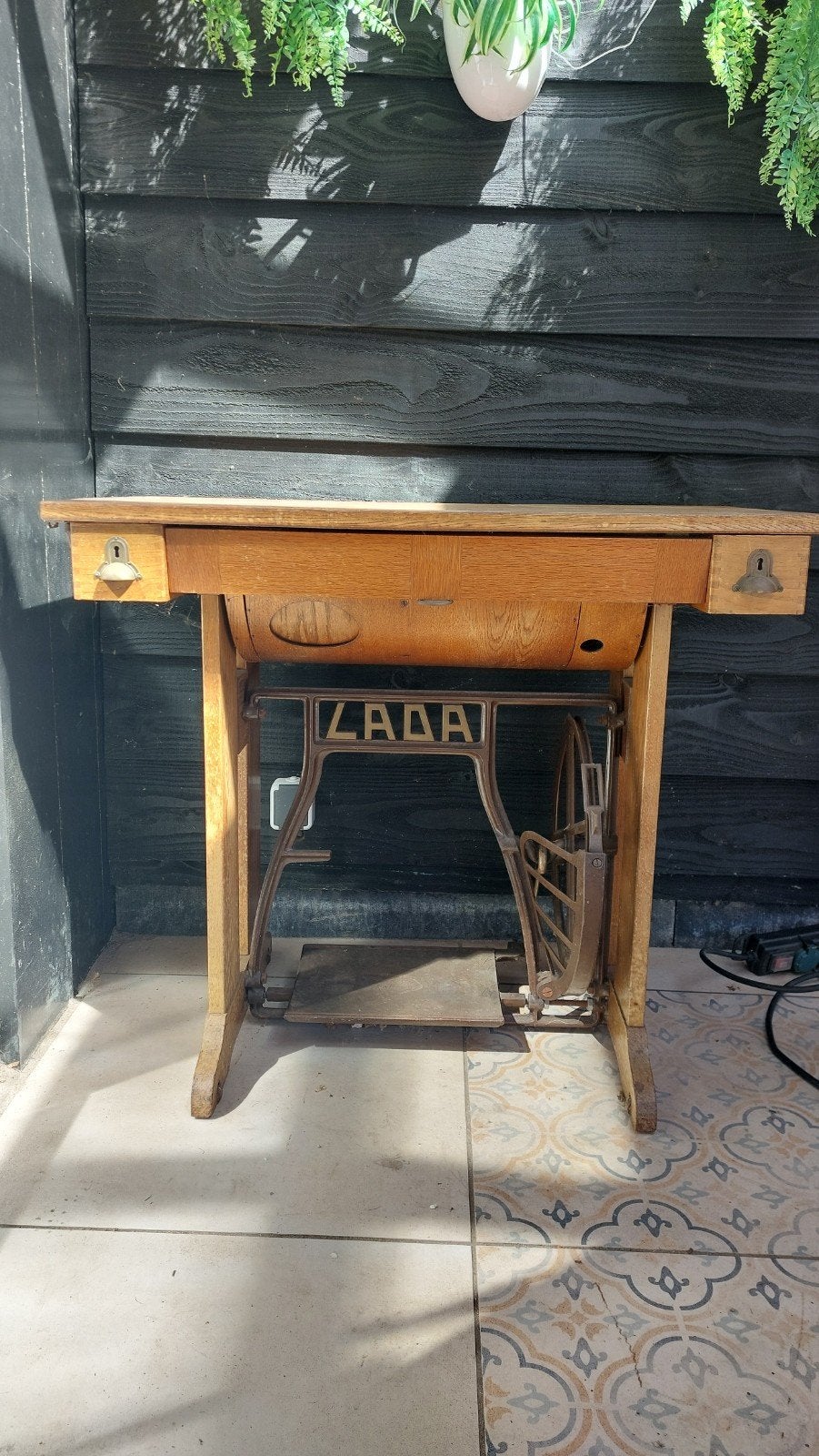 Vintage Lada trap naaitafel, Ophalen