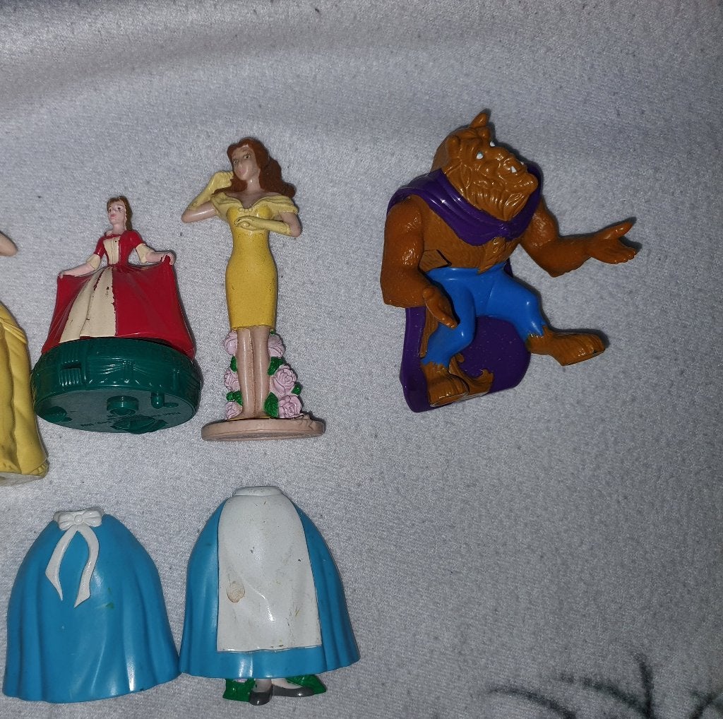Disney 3 verschillende poppetjes belle + 1 van beest 2,50, Ophalen of Verzenden, Assepoester of Belle, Zo goed als nieuw, Beeldje of Figuurtje