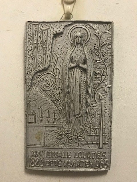 Gedenktegel Nationale Lourdes 'Bedevaarten 1883-1963', Verzamelen, Religie, Ophalen of Verzenden, Gebruikt, Overige typen