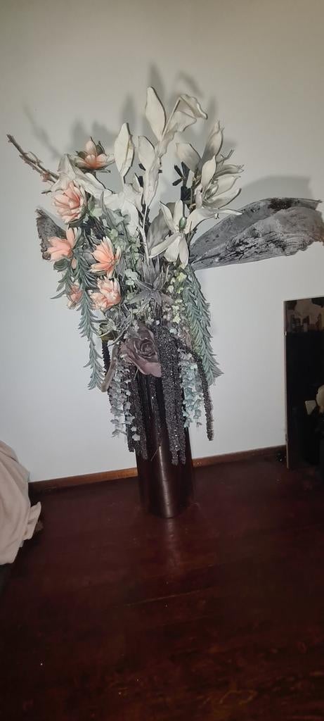 Vazen met  bloemen en 2 hoogglans zuilen met pot en bloemen, Ophalen of Verzenden, Zo goed als nieuw