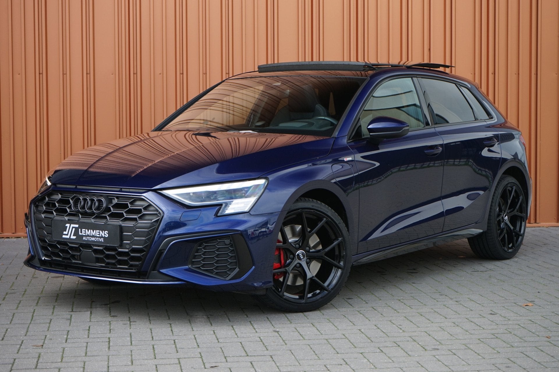 Audi A3 Sportback 45 TFSI e S-line 245PK Panodak Head up Mat, Auto's, Automaat, Dealer onderhouden, Gebruikt, Zwart