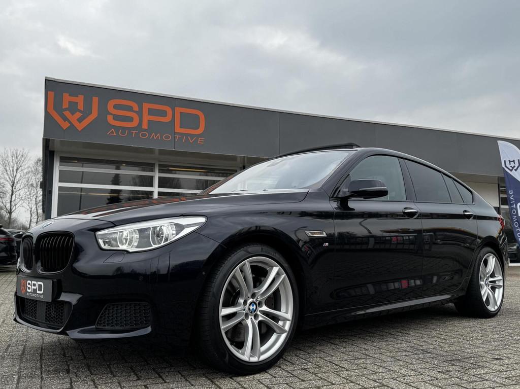 BMW 5-serie Gran Turismo 550xi M-Sport|Pano|ACC|H&K|449PK, Auto's, Automaat, Gebruikt, 4395 cc, Zwart