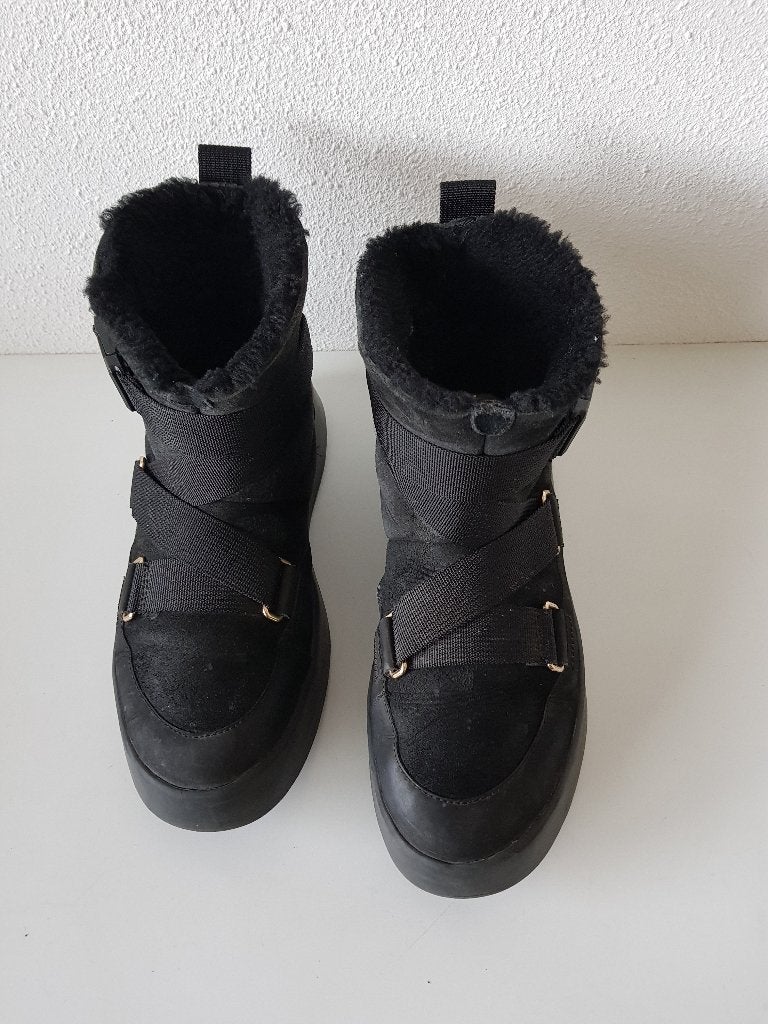 Zwarte Ugg vallen maat 39 maar is = MAAT 40, Verzenden, Zwart, Lage of Enkellaarzen, Ugg / UGG