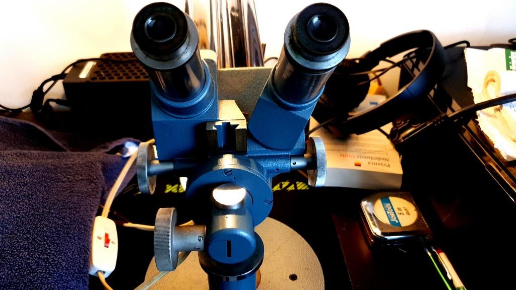 Hensoldt Wetzlar Microscoop Anno 1950 met 6 lenzen en verlic, Ophalen