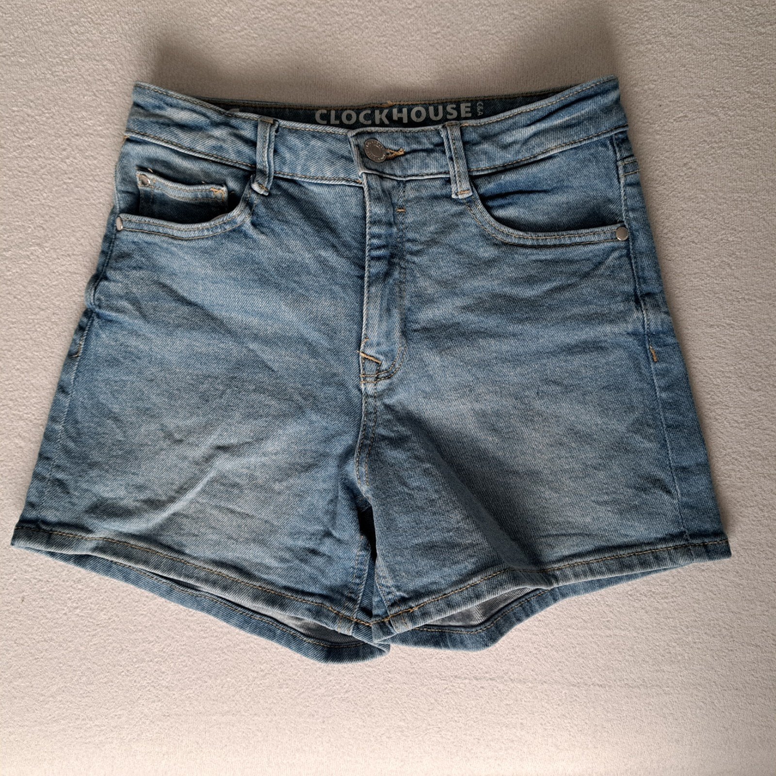 NIEUW: lichte, korte spijkerbroek van C&A, mt. 36, Kleding | Dames, Blauw, Nieuw, Ophalen of Verzenden, W28 - W29 (confectie 36)