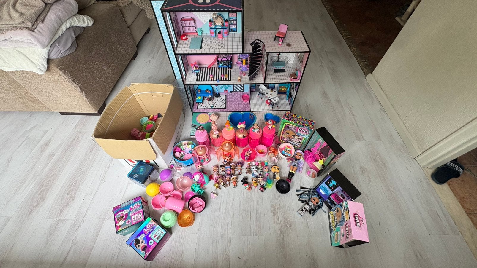 LOL Surprise Poppenhuis met veel poppen en accessoires, Ophalen, Gebruikt, Overige typen