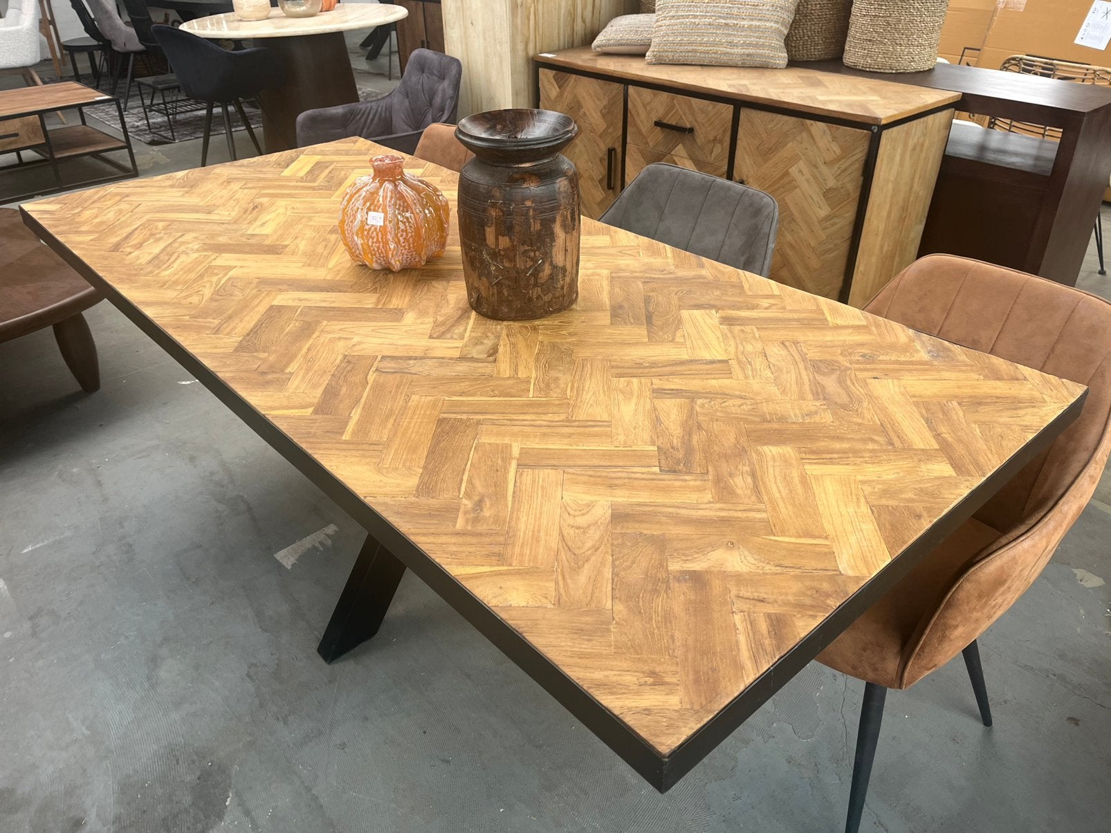 Magazijn leegverkoop eettafel Accent teakhout visgraat matri, Hout, Nieuw, Ophalen of Verzenden, Info@wkhome.nl