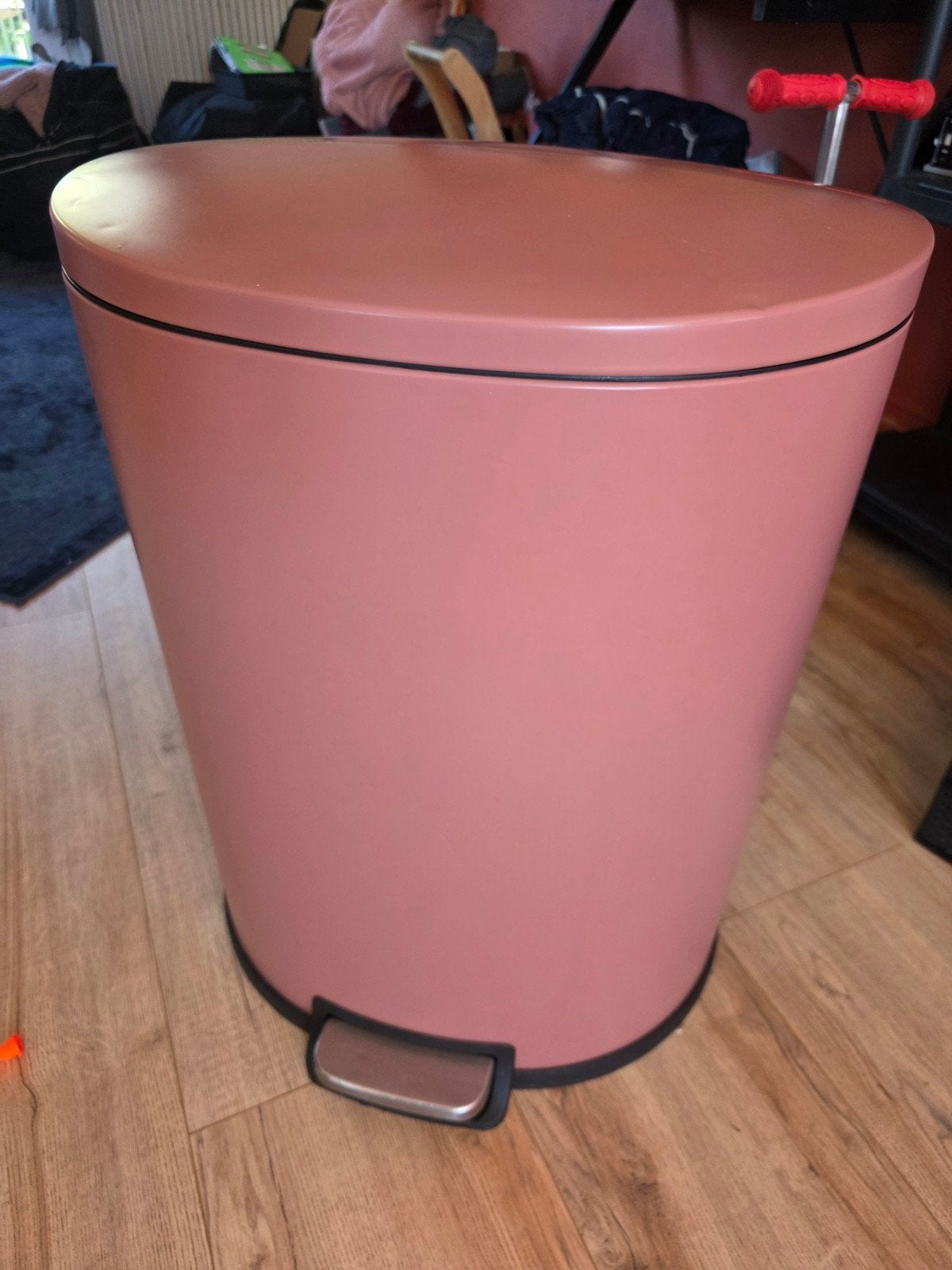Blokker Roze Afvalbak met Pedaal, Ophalen, 50 – 75, Met pedaal, Zo goed als nieuw
