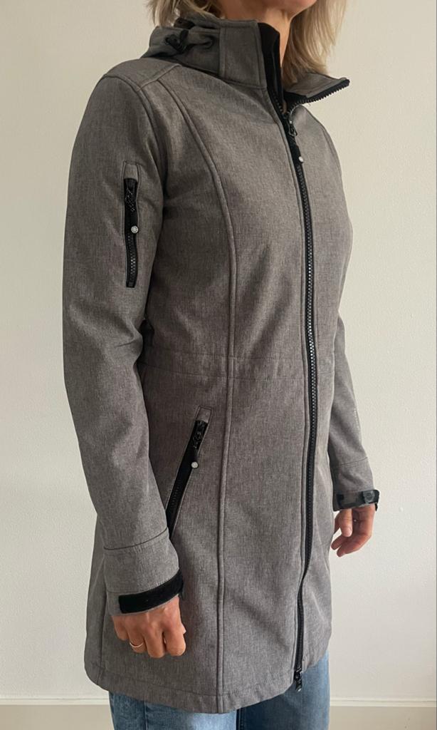 Grijze softshell jas met capuchon, maat M, Kleding | Dames, Ophalen of Verzenden, Zo goed als nieuw, Maat 38/40 (M), Grijs