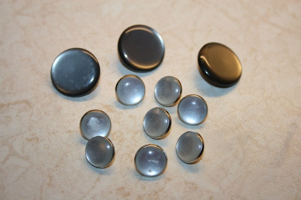 Setje vintage knopen zilverkleurig metaal parelmoer 11 stuks, Ophalen of Verzenden, Zo goed als nieuw, Knoop of Knopen