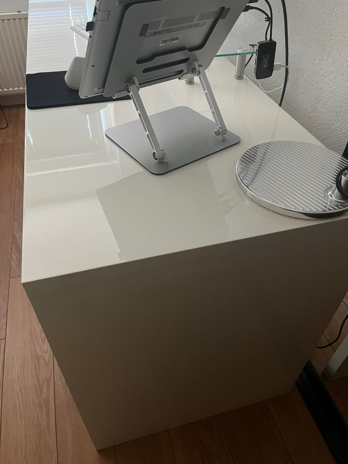Wit lak bureau / tafel / dressoir, Ophalen, Zo goed als nieuw