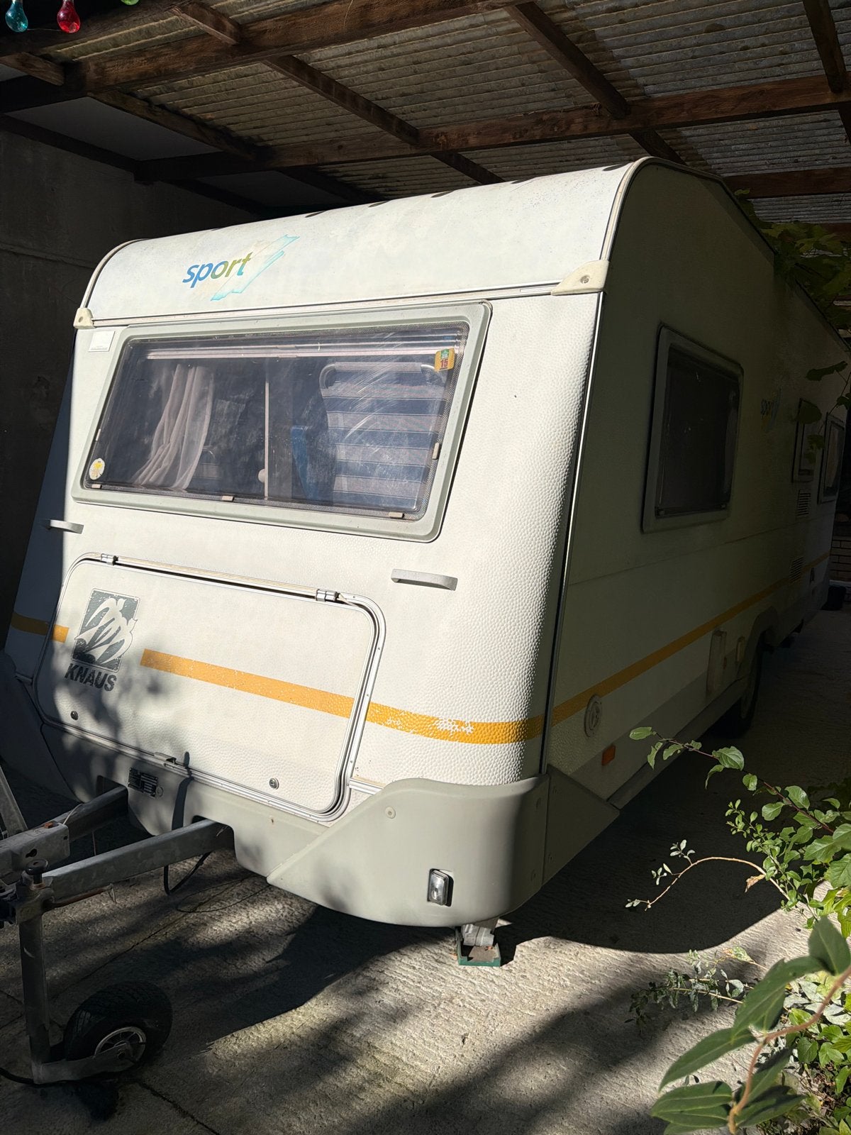 Knaus Sport caravan - Ideaal voor avontuurlijke reizigers, Rondzit, Omvormbare zithoek, Particulier, 4 tot 5 meter