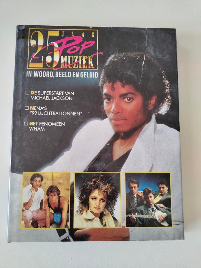 25 Jaar Pop Muziek: In Woord, Beeld en Geluid (Boek + CD), Boeken, Muziek, Zo goed als nieuw, Genre of Stijl, Ophalen of Verzenden