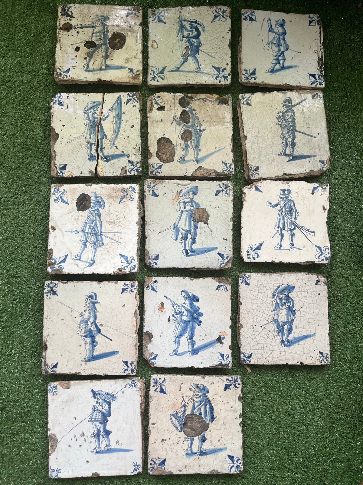 Zeldzame antieke Delfts blauwe tegels - Militairen (14 stuks, Antiek en Kunst, Ophalen