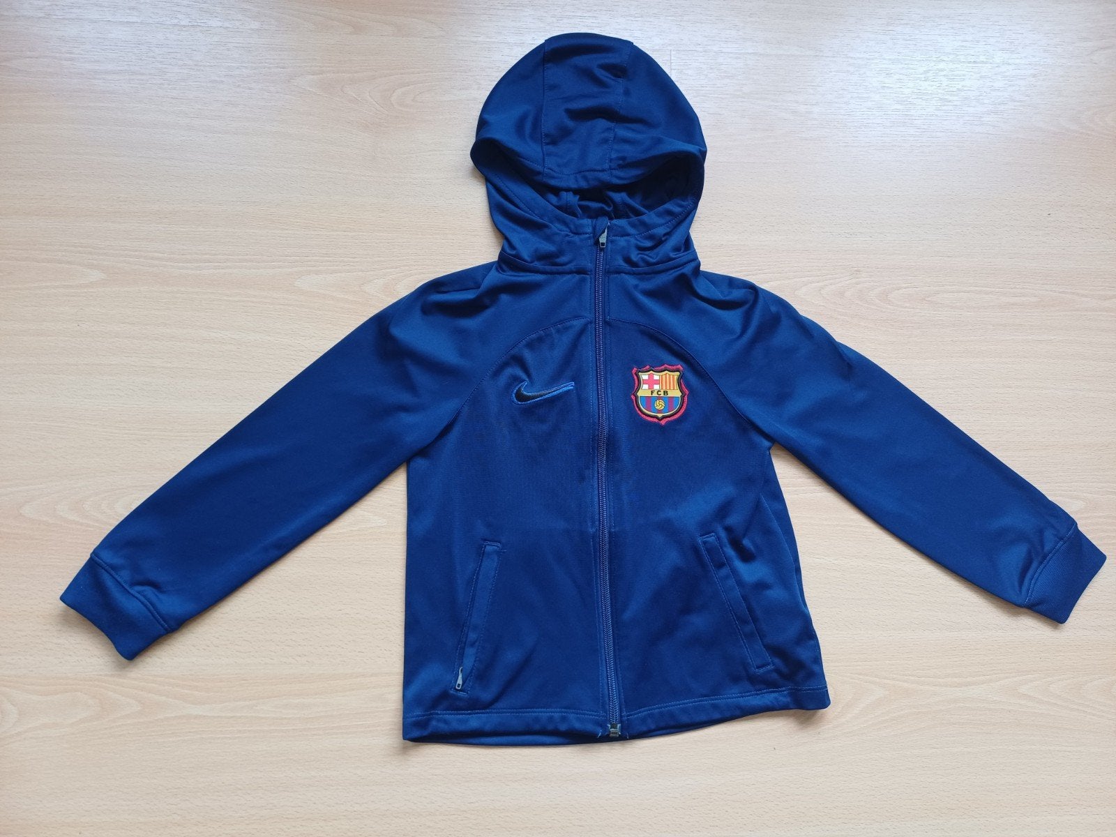 FC Barcelona trainingsjasje, Jongen of Meisje, Sport- of Zwemkleding, Ophalen of Verzenden, Zo goed als nieuw