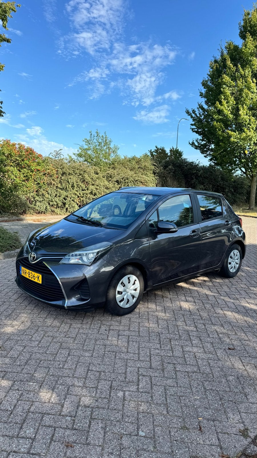 Hele mooie Toyota Yaris 1.0 16V Vvti 5DR 2017 Grijs, Voorwielaandrijving, 40 €/maand, 730 kg, Origineel Nederlands