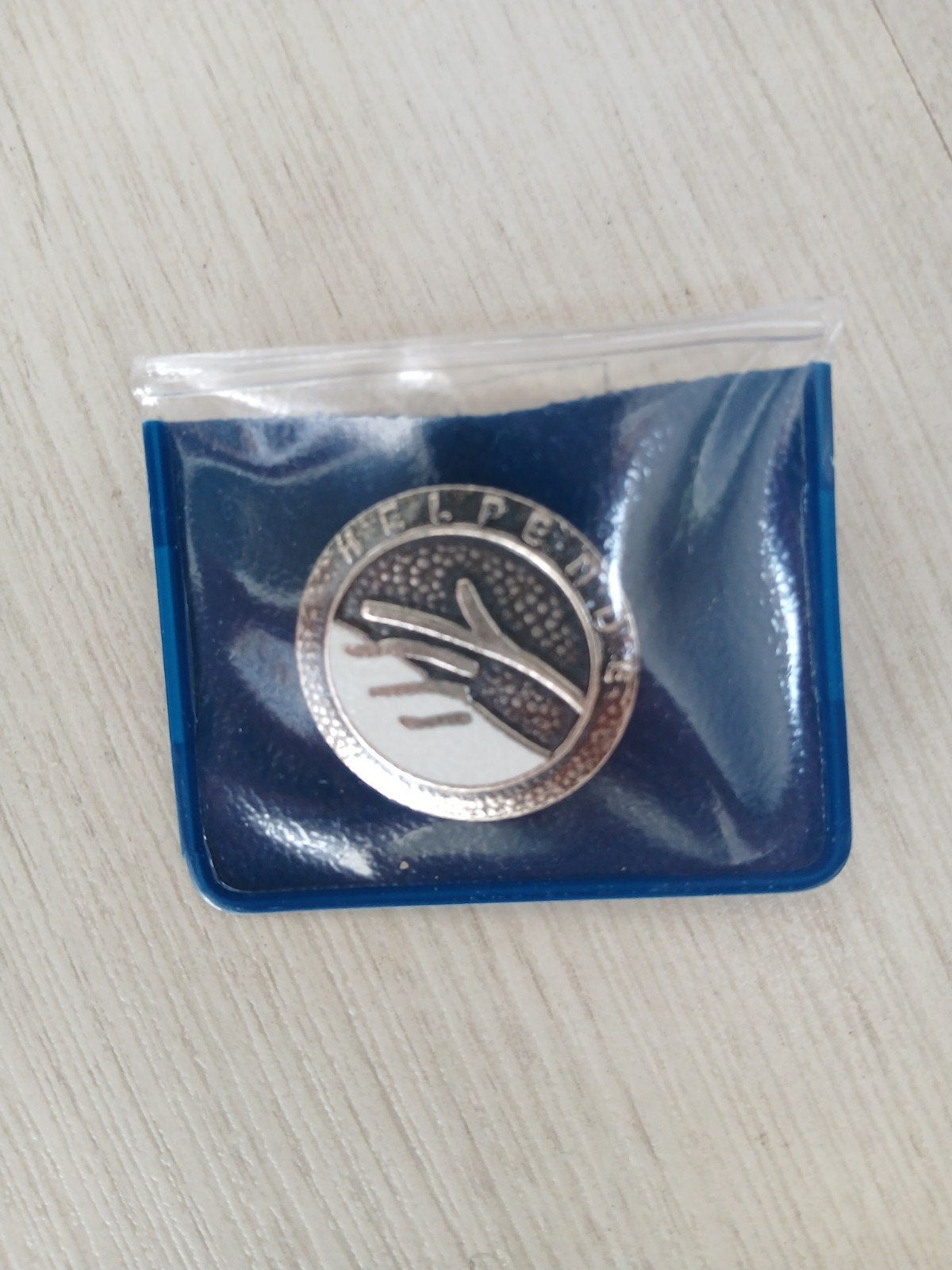 Speldje Helpende hand Koninklijke Begeer, Verzamelen, Speldjes, Pins en Buttons, Ophalen of Verzenden, Zo goed als nieuw, Overige onderwerpen