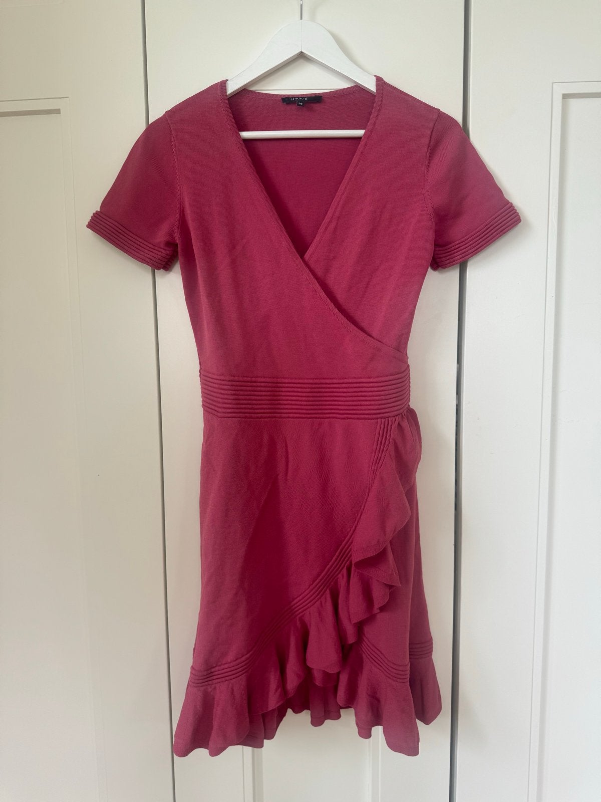 NIKKIE Jurkje Maat 36/S - Elegant en Stijlvol Niet Gedragen, Nieuw, Ophalen of Verzenden, Nikkie, Roze