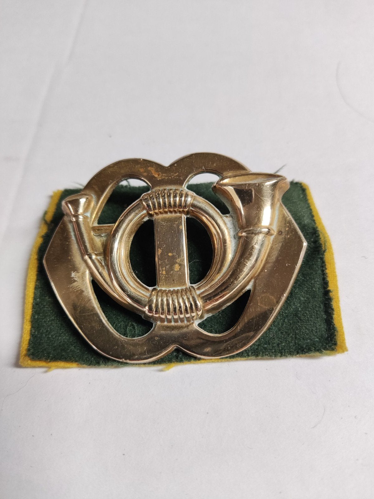 Koperen baretembleem Garde Jagers., Ophalen of Verzenden, Landmacht, Nederland, Embleem of Badge