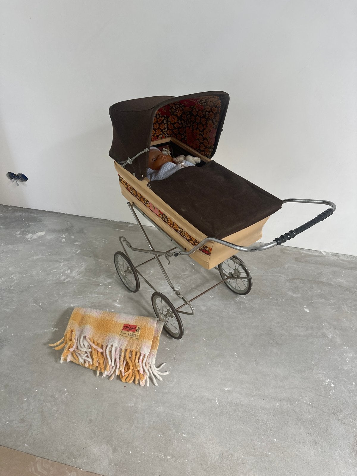 Vintage poppenwagen - Zeker 50 jaar oud, inklapbaar, Verzamelen, Poppen, Ophalen of Verzenden, Zo goed als nieuw, Accessoires