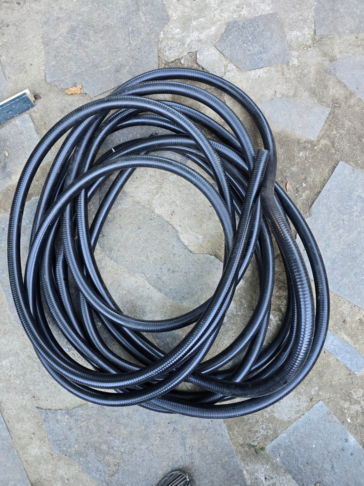 gewapende vijverslang 24 meter inwendig 32 mm  60 euro, Tuin en Terras, Ophalen