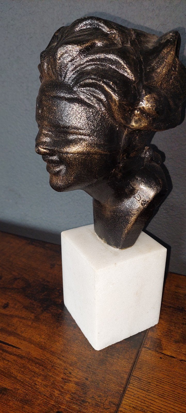 Gietijzeren Buste Geblinddoekte Vrouw op Marmeren Voet, Minder dan 20 cm, Buste, Ophalen of Verzenden, Zwart