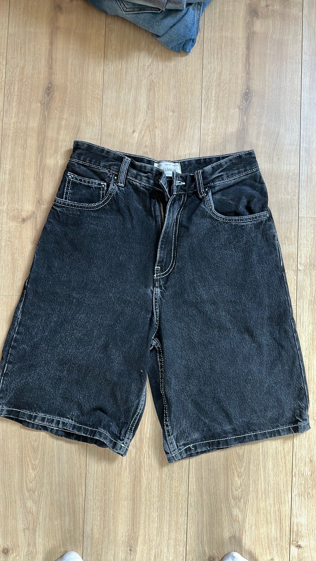 Baggy korte spijkerbroek 36 Pull & Bear, Kort, Zwart, Ophalen of Verzenden, Zo goed als nieuw